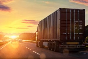 Scenic,Front,View,Big,Long,Heavy,Semi-treailer,Truck,With,Sea